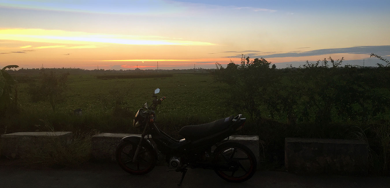 Encounter with Single Motorcycles